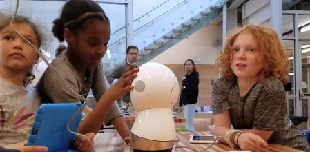 Una sesión de la plataforma Cognimates, que acerca la inteligencia artificial a los niños