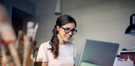 La retribución flexible permite al empleado distribuir el cobro de su sueldo en una parte en efectivo y otra a través de productos o servicios que contrata a través de la empresa