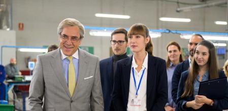 Javier Bardem y Almudena Amor, en una de las escenas de ‘El buen patrón’