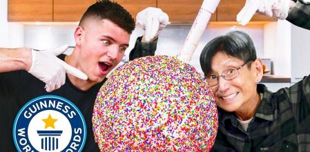 La piruleta de tarta más grande del mundo pesa 44 kilos y mide medio metro