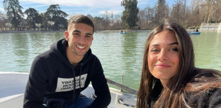 Ferrán Torres y Sira Martínez en el parque del Retiro