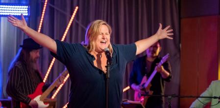 Bridget Everett, protagonista y productora de 'Somebody Somewhere', una preciosidad de serie de HBO Max