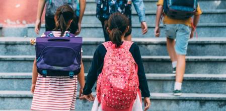 Niños volviendo al colegio