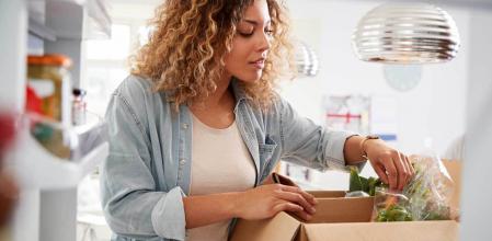 Ahora con Correos tienes la posibilidad de contratar un servicio de transporte puerta a puerta en el que controlamos la temperatura de tu envío durante todo su recorrido
