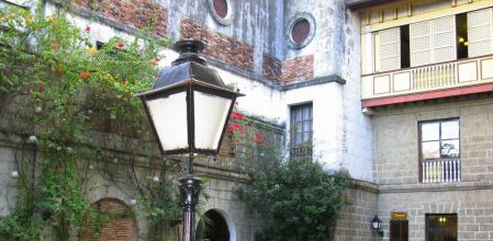 Una pareja tiene que pagar más de 15.000 euros de luz por una farola enfrente de su casa