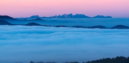 Niebla con Montserrat al fondo.