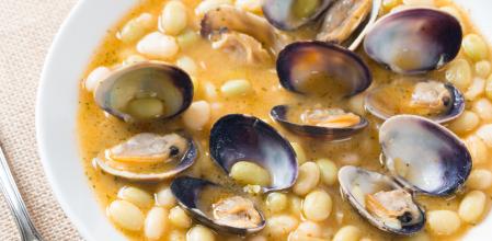 Judías con almejas