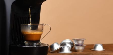 Máquina de café espresso haciendo café