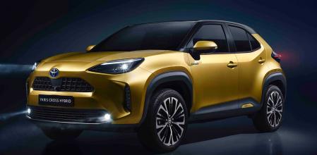 El Toyota Yaris Cross es un SUV híbrido pequeño pensado para ciudad que por dimensiones se ubica por debajo del Toyota C-HR y por encima del Toyota Yaris