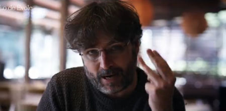 Jordi Évole en la promoción de 'Lo de Évole' invitando a votar a sus espectadores