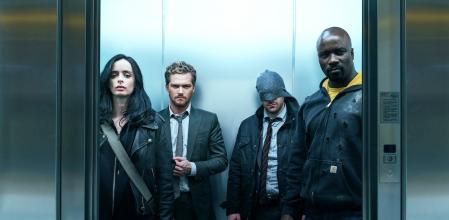 Krysten Ritter, Finn Jones, Charlie Cox y Mike Colter como Jessica Jones, Iron Fist, Daredevil y Luke Cage en 'Defenders'.