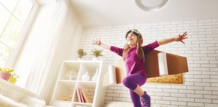 Niña con un disfraz casero