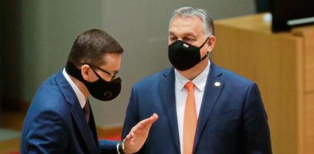 Europa, Europa. Los primeros ministros de Polonia, Mateusz Morawiecki, y Hungría, Viktor Orbán, en la cumbre de ayer en Bruselas Reuters