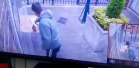 Una clienta demuestra cómo el repartidor de comida a domicilio le ha mentido descaradamente