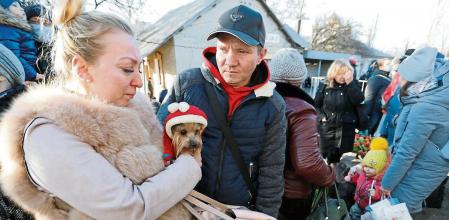 Evacuees gather at a railway station before boarding a train and leaving the rebel-controlled city of Donetsk, Ukraine February 20, 2022. REUTERS/Alexander Ermochenko