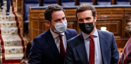 Teodoro García Egea junto a Pablo Casado en el Congreso de los Diputados