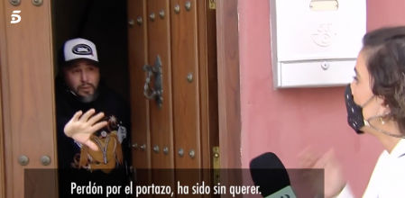 Kiko Rivera escapa de un equipo de Ana Rosa dando un portazo en la cara