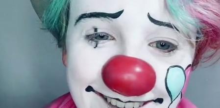 Tinder le cierra la cuenta a una joven por ‘payasa’ y las redes se incendian