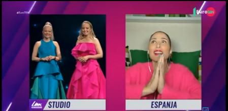 Rosa apareció visiblemente nerviosa e ilusionada.