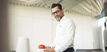 Quique Dacosta en su restaurante triestrellado de Dénia