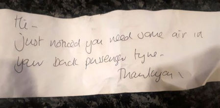 Se salva de un posible accidente gracias a la nota que un desconocido le ha dejado en el parabrisas