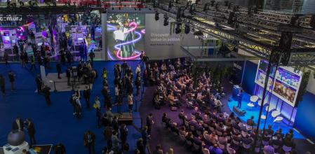 INAUGURACION OFICIAL DEL MWC. MOBILE WORLD CONGRESS. UNA DE LAS MUCHAS CONFERENCIAS EN LOS ESTANDS DE LA FERIA