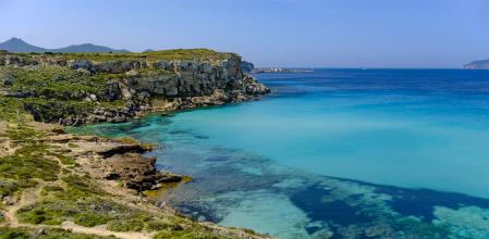 Cala Rossa, una de las mejores playas de Favignana, Sicilia