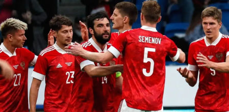 Los jugadores de Rusia celebran un gol en un amistoso ante Bulgaria antes de la pasada Eurocopa.