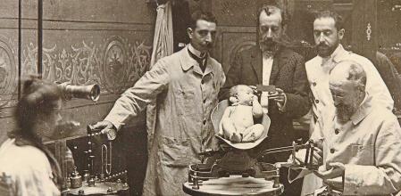 Retrato del doctor Macaya, en la Casa de Lactancia