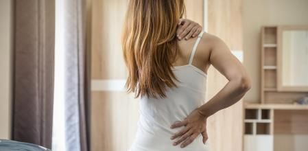 Mujer con dolor de espalda