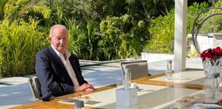 El rey emerito Juan Carlos I con el príncipe heredero de Abu Dabi, en una foto tomada hace unos meses