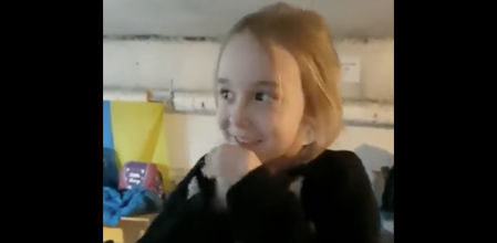 Amelia cantando 'Let It Go' de la película 'Frozen'