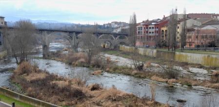 Sendero al borde del Ter.
