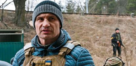 Kyiv mayor Vitali Klitschko reacts on a check-point on Kyiv outskirts on March 6, 2022. (Photo by Genya SAVILOV / AFP)