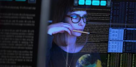 En el curso 2000-2001, el porcentaje de alumnas en los grados superiores de FP de Informática rozaba el 27% y en el 2019-2020 se sitúa en el 10%