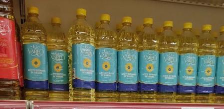 Gadis limita la compra de aceite de girasol a tres botellas por día y cliente