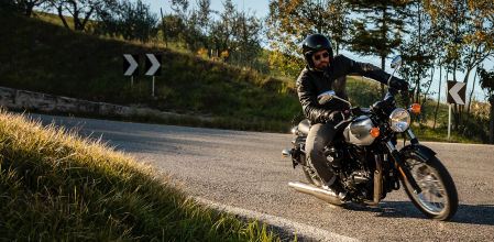 Este modelo de Benelli recuerda a las motos antiguas gracias a su estética vintage