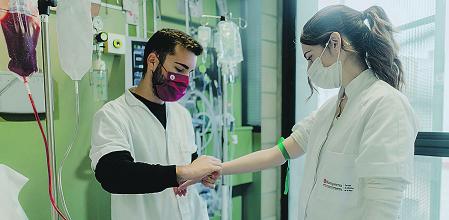 Los alumnos de las diferentes especialidades tienen la posibilidad de realizar prácticas para completar su formación teórica.