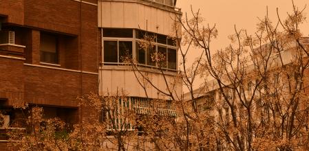 Fotografía realizada con una cámara réflex Nikon D3500 con un balance de blancos erróneo que potencia el efecto cálido de la calima.