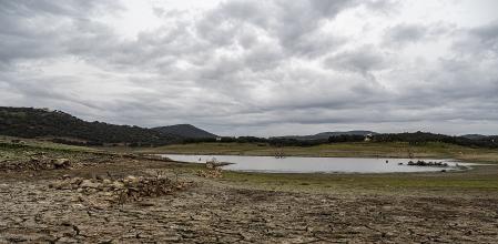 ?Caption (Pie) del objeto multimedia. También es agregado a la cabecera del objeto, junto con el Título. Embalse de Tentudía afectado por la sequía. CHG 24/02/2022 
Título Multimedia?Título del objeto multimedia. También es agregado a la Cabecera del objeto, junto con el Pie. Embalse de Tentudía afectado por la sequía.