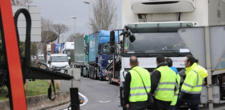 Piquetes informativos en las inmediaciones de la Zona Franca, en Barcelona