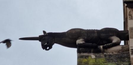 Gárgola con forma de unicornio.