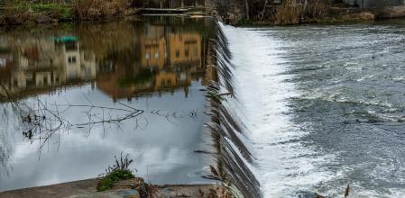 El río Ter a su paso por Roda de Ter tras las lluvias de marzo.