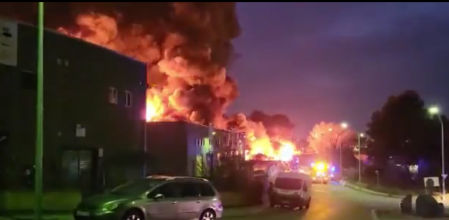 Nave industrial de Montornès del Vallès donde se ha producido el incendio.