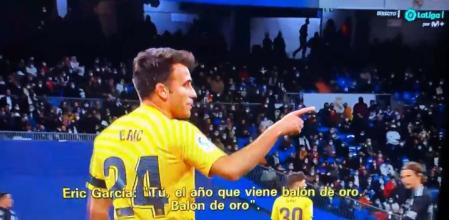 Eric Garcia se dirige a Vinícius en el clásico.