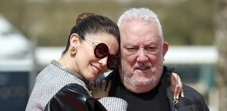 Juana Acosta y el director Imanol Uribe en la presentación de 'Llegaron de Noche'  en el festival de Málaga