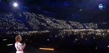 La niña ucraniana que cantaba ‘Let it go’ en un búnker ahora actúa ante miles de polacos