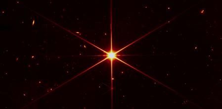 Primera imagen tras el alineamiento de los espejos del James Webb