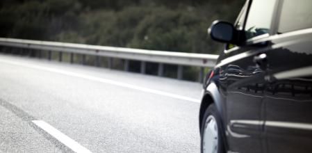 Según la Guardia Civil, los vehículos de color oscuro tienen menos probabilidades de ser vistos en carretera&nbsp;