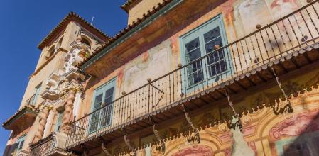 Balcón del histórico Palacio de Penaflor en Ecija